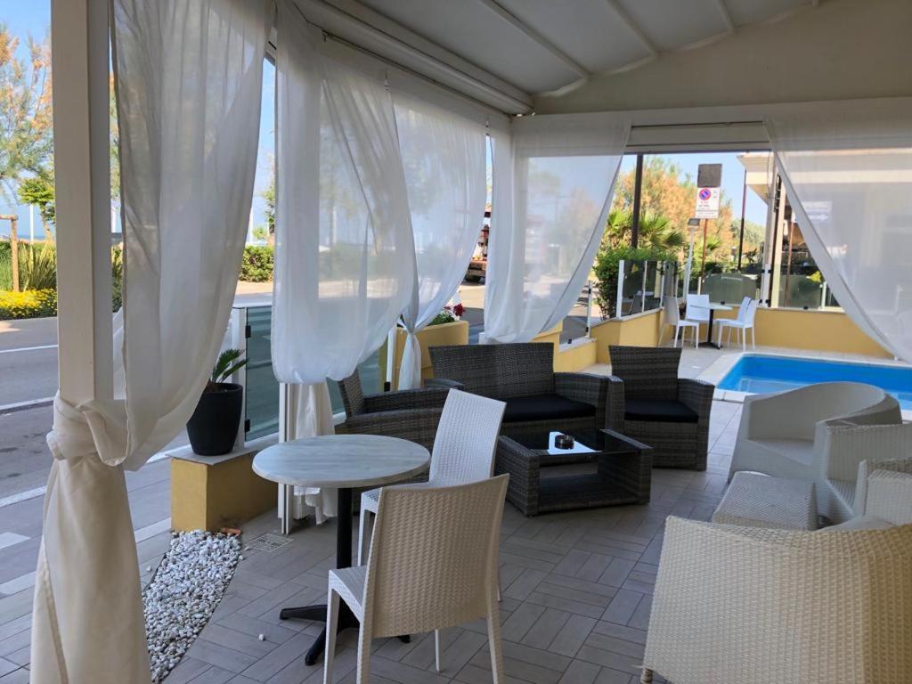 Hotel Costazzurra By Interlux Rimini Luaran gambar